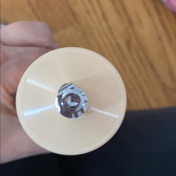 It cosmetics Confidence in a cleanser - Picture 3 of 4